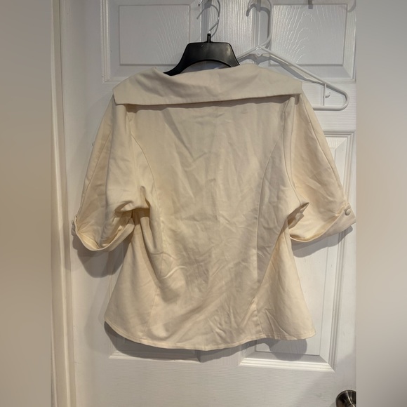 Unique Vintage Cream Button-Up Top - Picture 4 of 6
